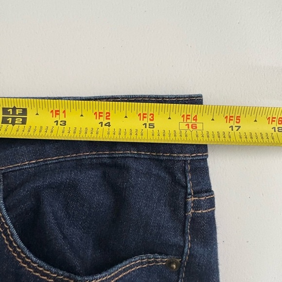 BDG Slim Straight Low Rise Dark Wash Jeans Size 28 EUC 0370 - Picture 8 of 10